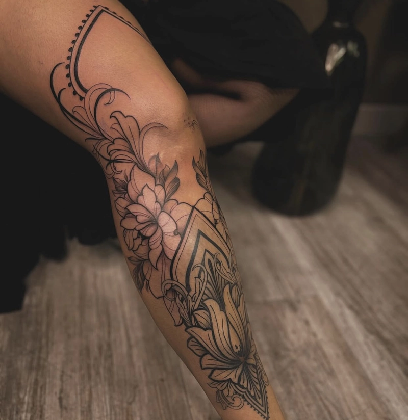 Hình xăm chân nữ nhẹ nhàng mà cá tính