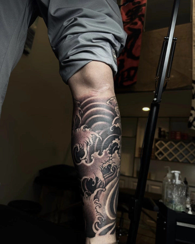 Hình xăm chó sói ở chân cho nam