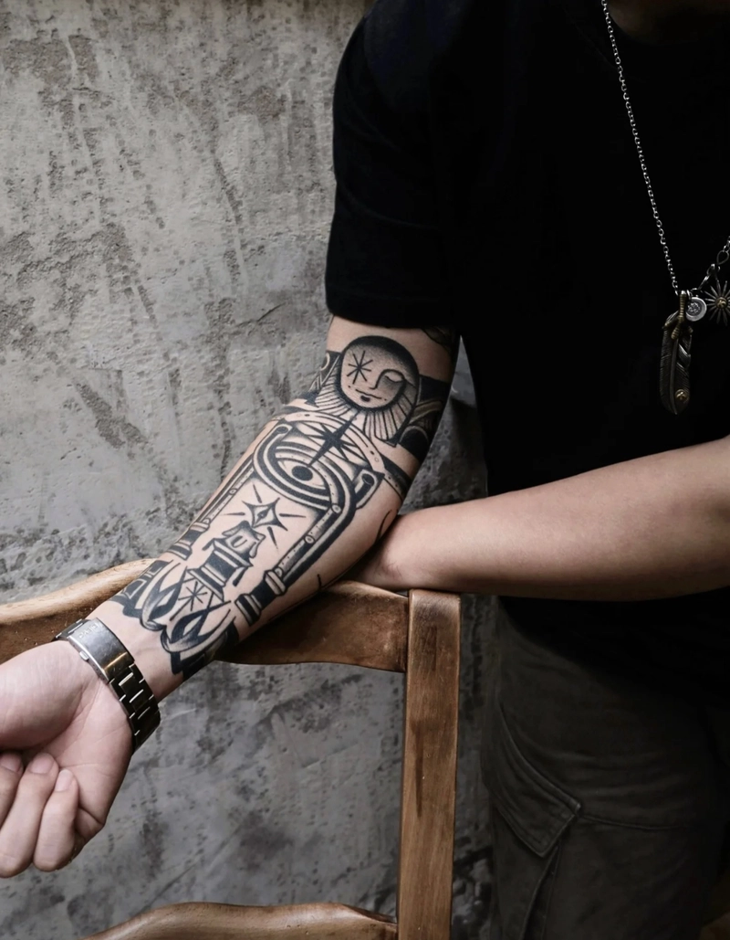 Hình xăm chữ Latin ở cổ tay cho nam