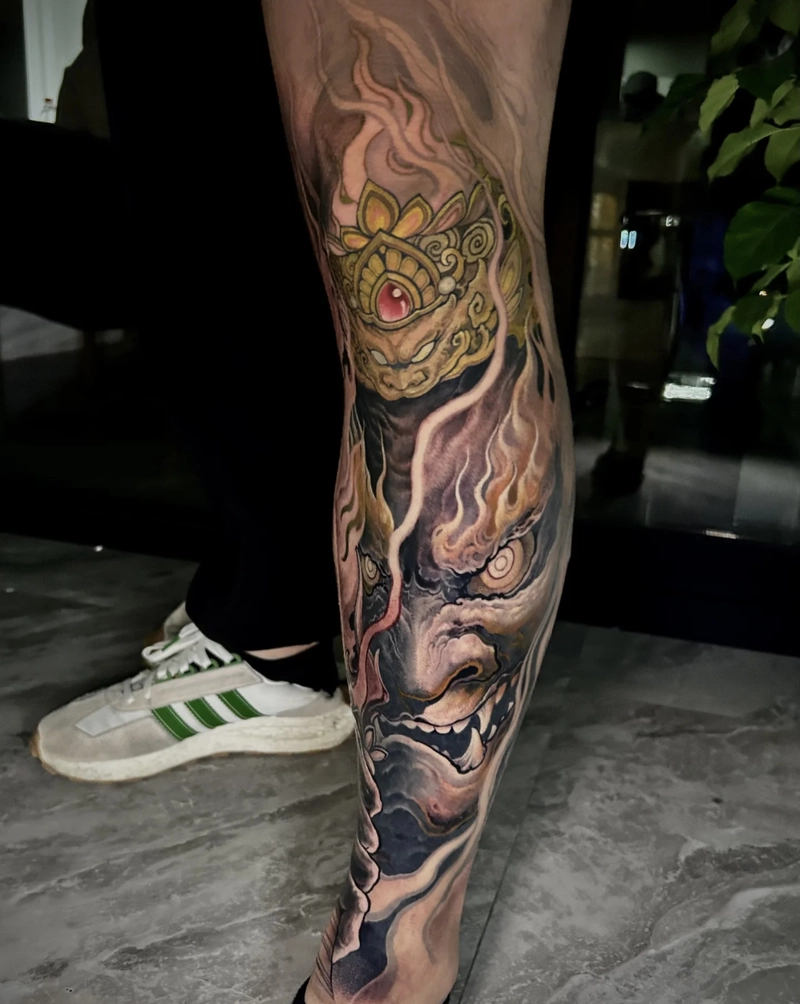 Hình xăm chữ Trung Hoa ở chân cho nam