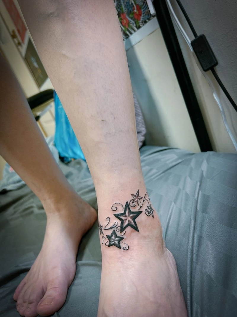 Hình xăm cổ chân nữ Hình xăm cổ chân nữ