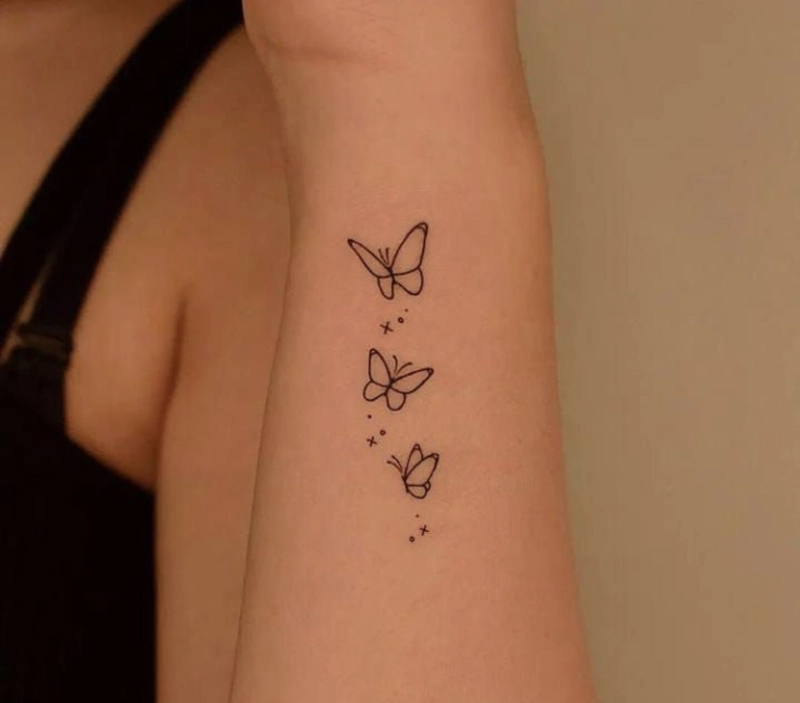 Hình xăm cổ tay hình cánh bướm