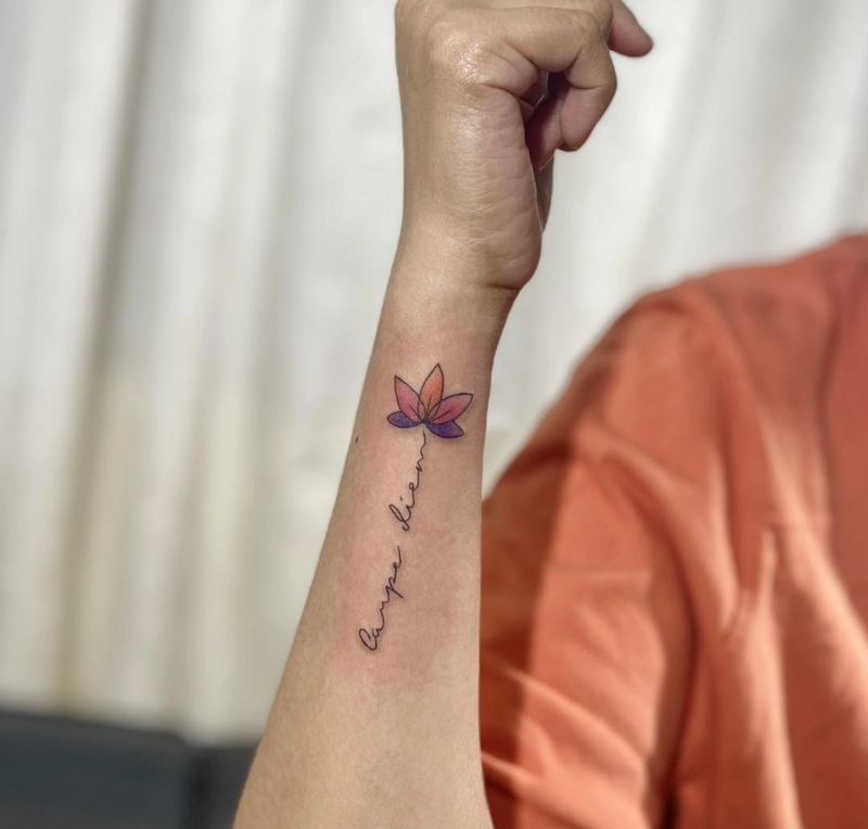 Hình xăm cổ tay phong cách tối giản