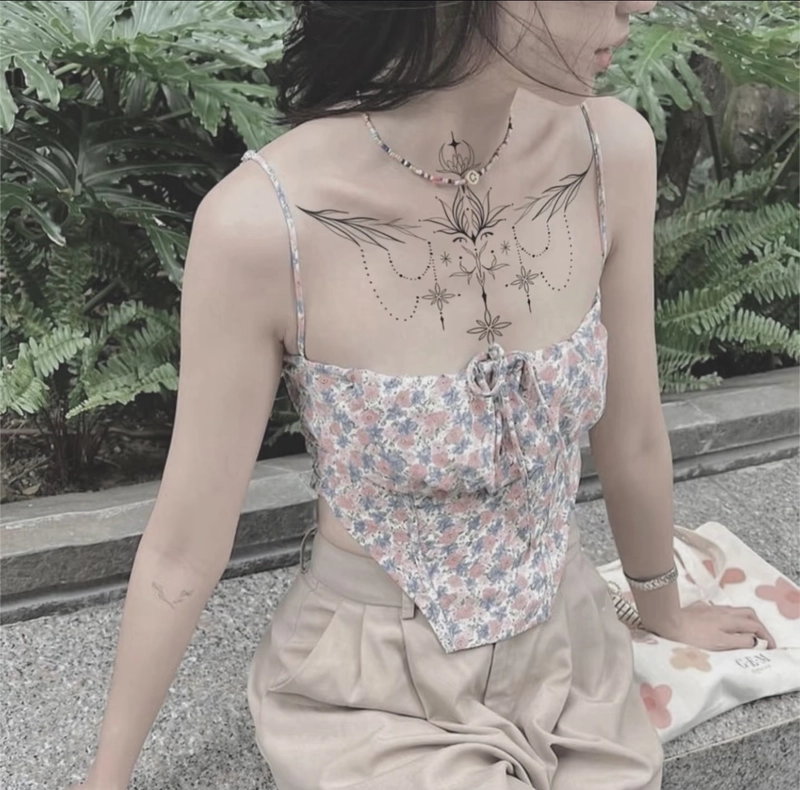 Hình xăm dễ thương ở ngực nữ