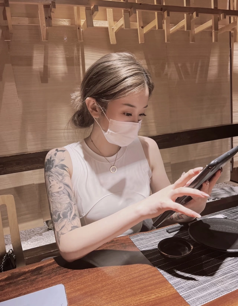 Hình xăm đẹp ở ngực cho nữ Hình xăm đẹp ở ngực cho nữ