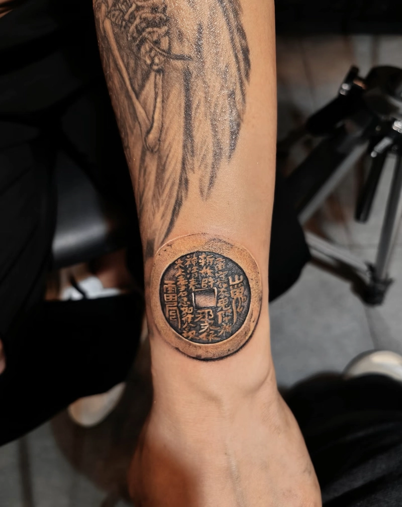 Hình xăm đồng tiền cổ hợp mệnh