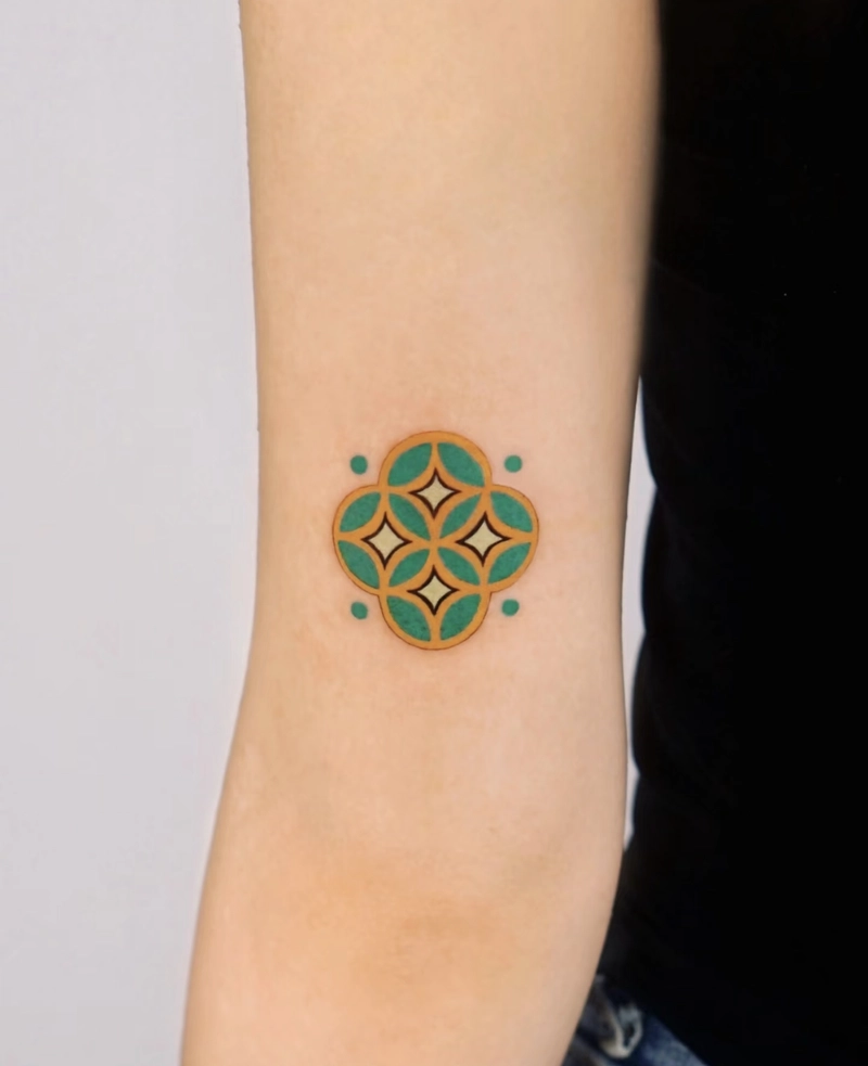 Hình xăm đồng tiền cổ kín đáo