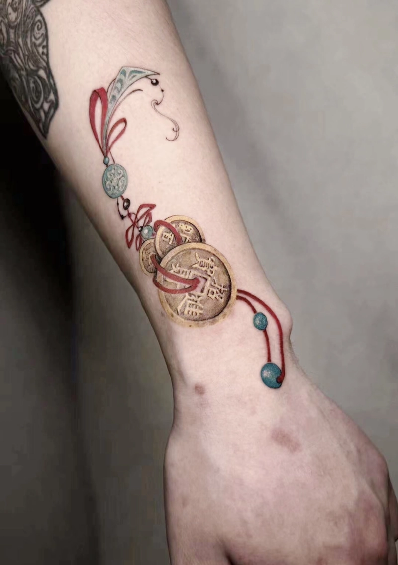 _Hình xăm đồng tiền cổ ở cổ tay