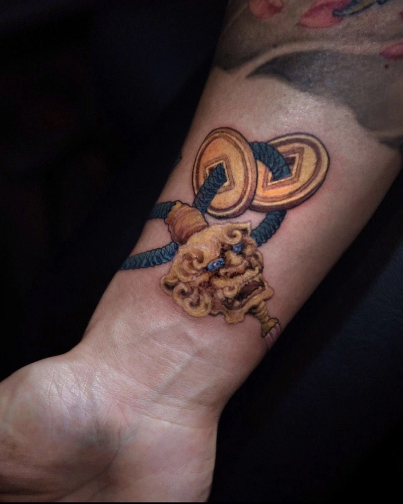 Hình xăm đồng tiền cổ ý nghĩa tối giản