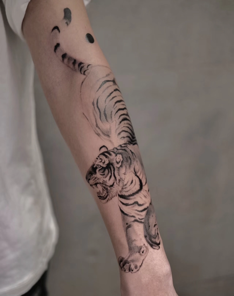 Hình xăm hổ ở tay