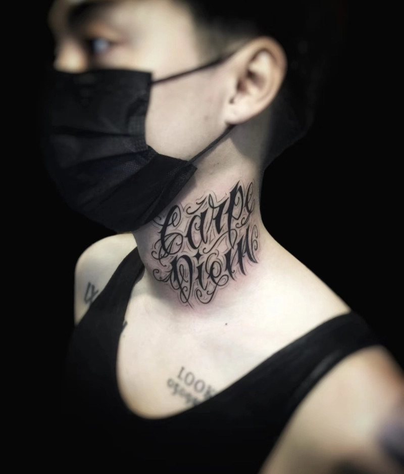 Hình xăm hoa hồng ở cổ cho nam Hình xăm hoa hồng ở cổ cho nam