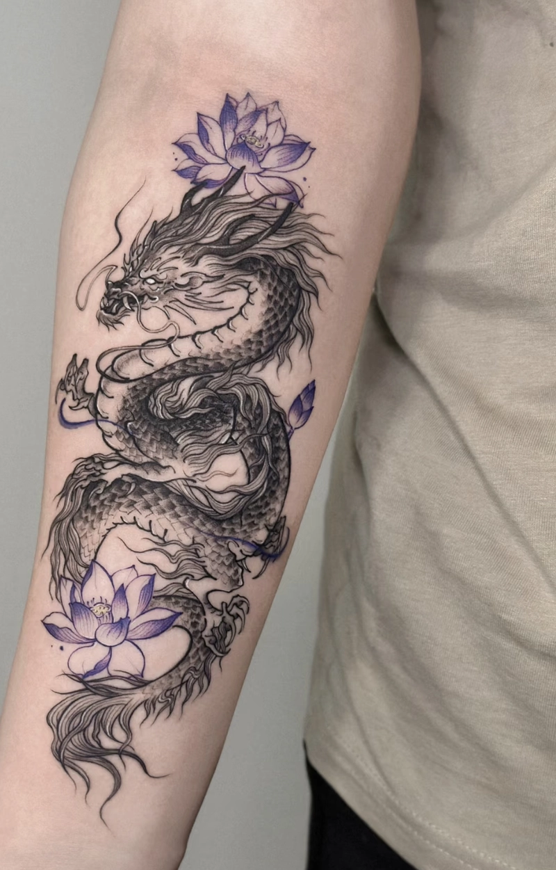 Hình xăm hoa sen kết hợp rồng