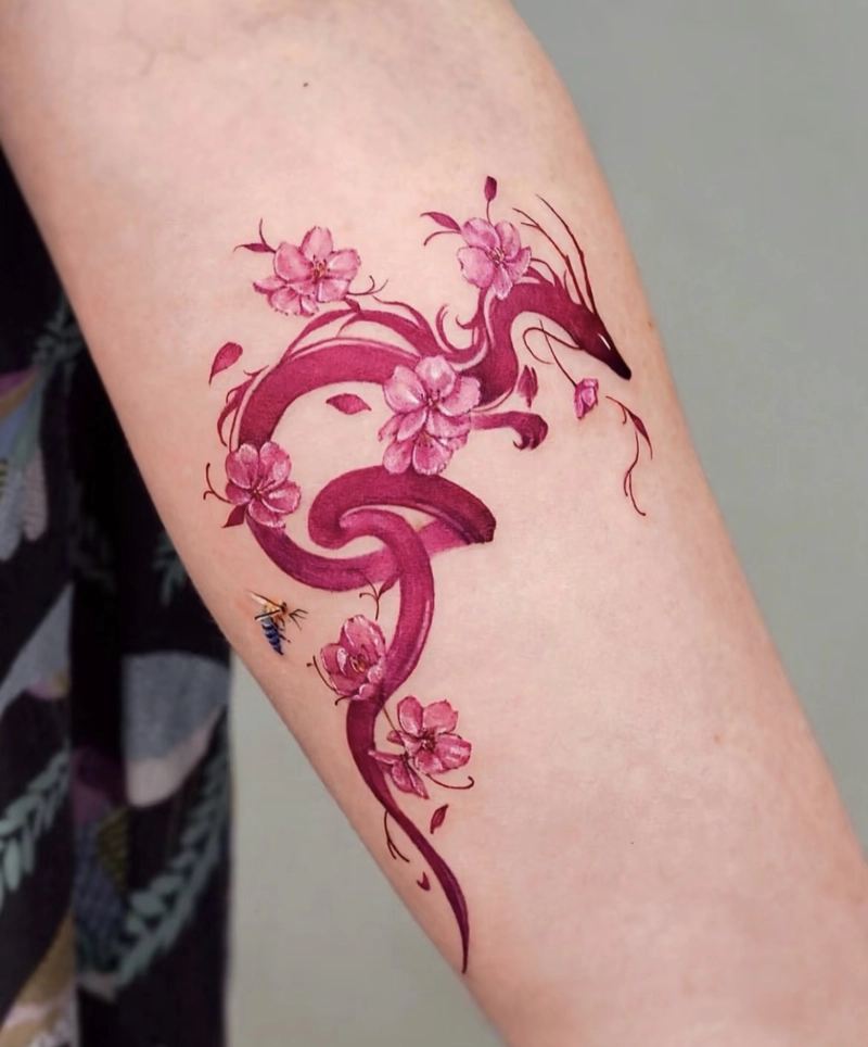 Hình xăm hoa sen rồng mạnh mẽ