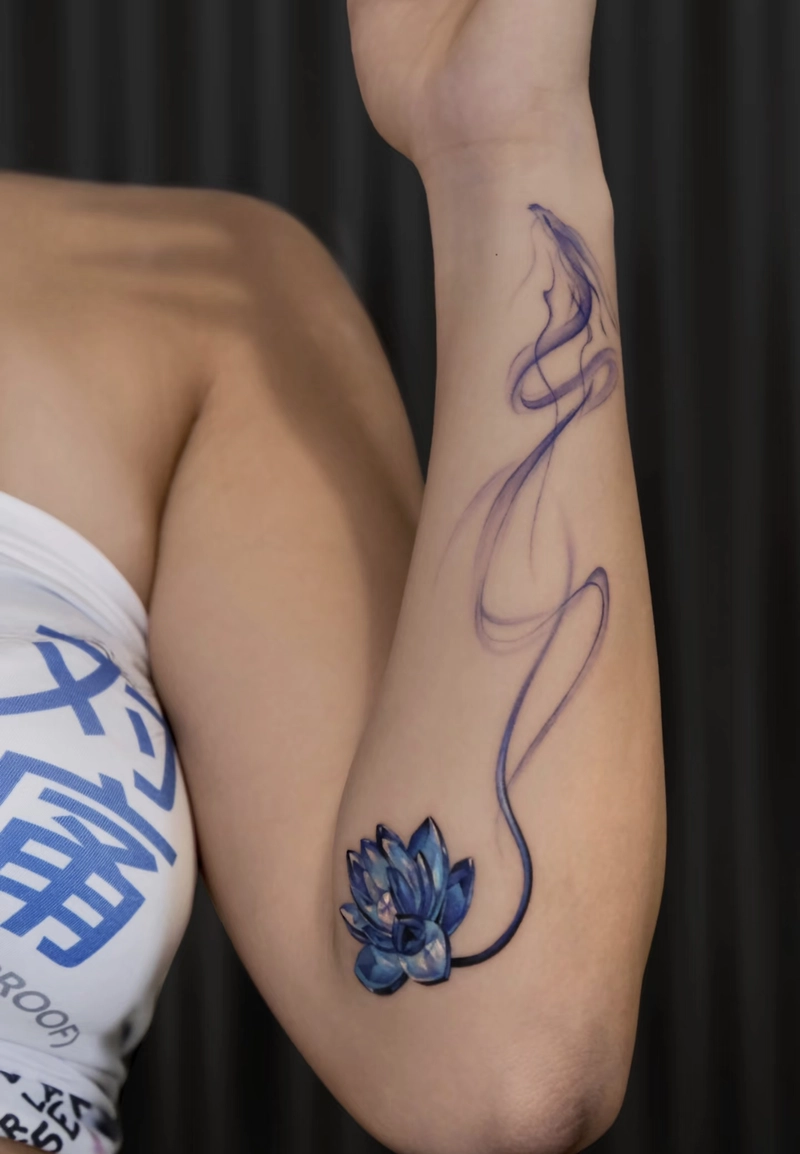 _Hình xăm hoa sen rồng ở tay