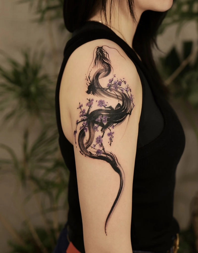 Hình xăm hoa sen rồng ở vai