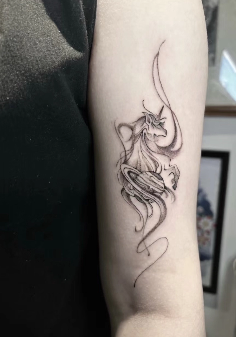 Hình xăm kỳ lân đen trắng