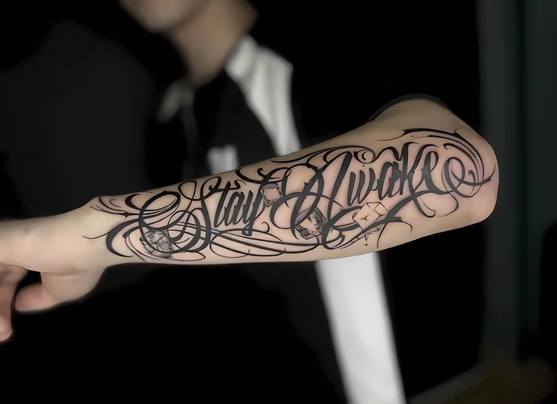 Hình xăm nhỏ ở cổ tay cho nam