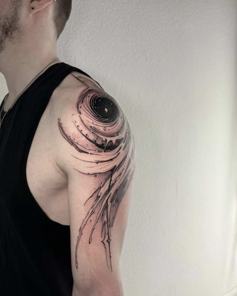 Hình xăm nhỏ ở vai