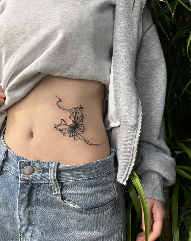 Hình xăm ở eo nữ