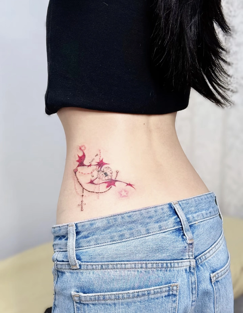 Hình xăm phong cách ở eo nữ cực phẩm