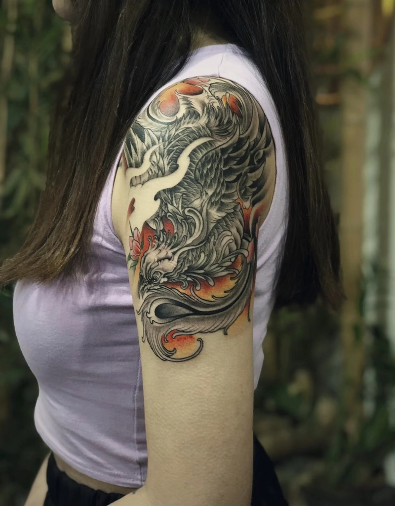 Hình xăm phượng hoàng màu đỏ lửa