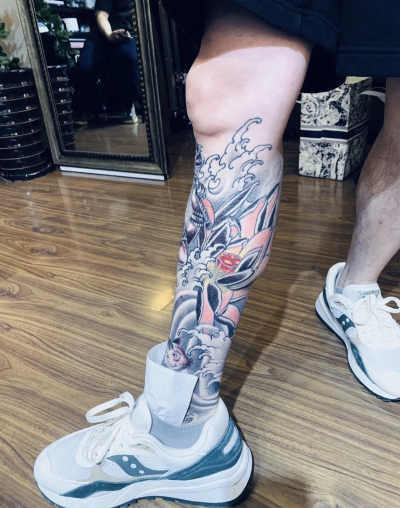 Hình xăm phượng hoàng ở chân cho nam