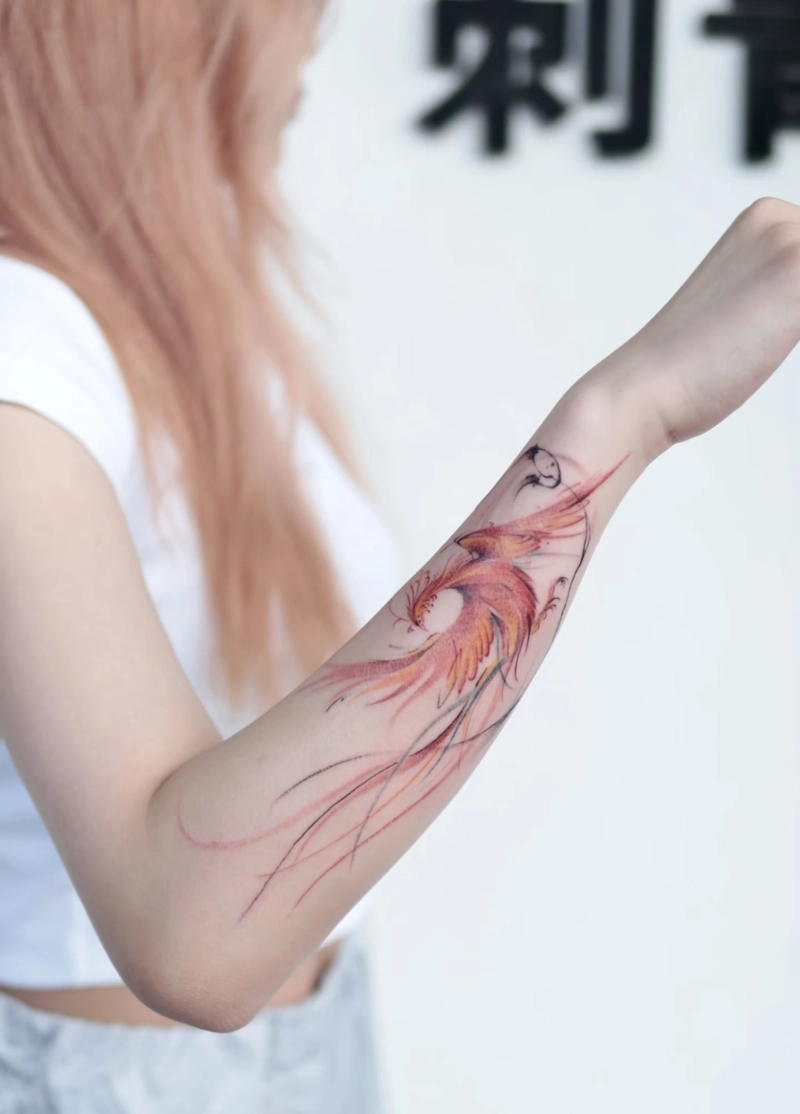 Hình xăm phượng hoàng ở cổ tay