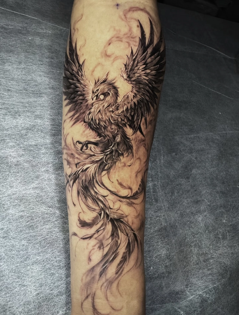 Hình xăm phượng hoàng vàng tượng trưng thịnh vượng