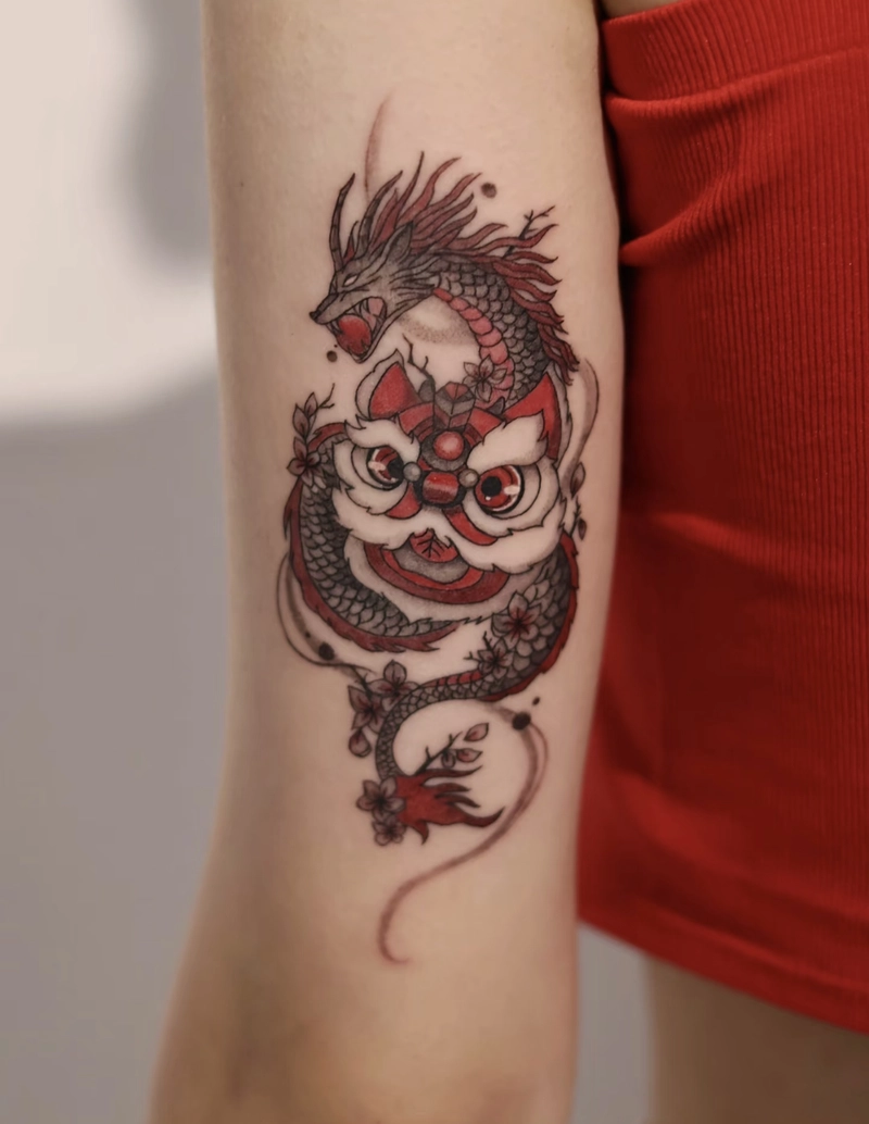 Hình xăm rồng nước uốn lượn