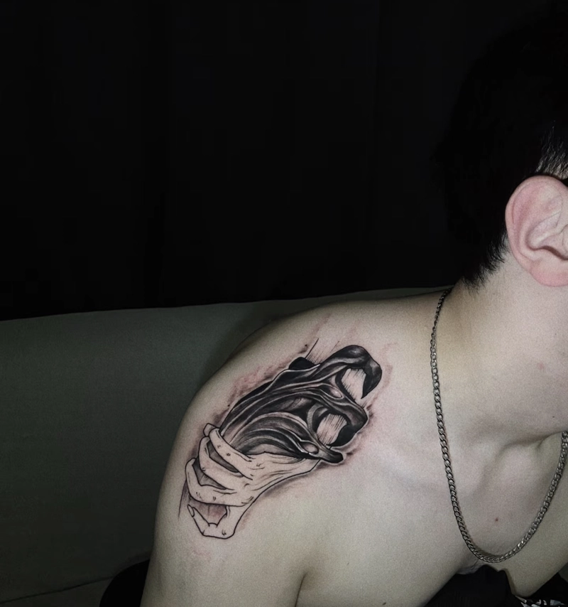 Hình xăm rồng ở vai cho nam