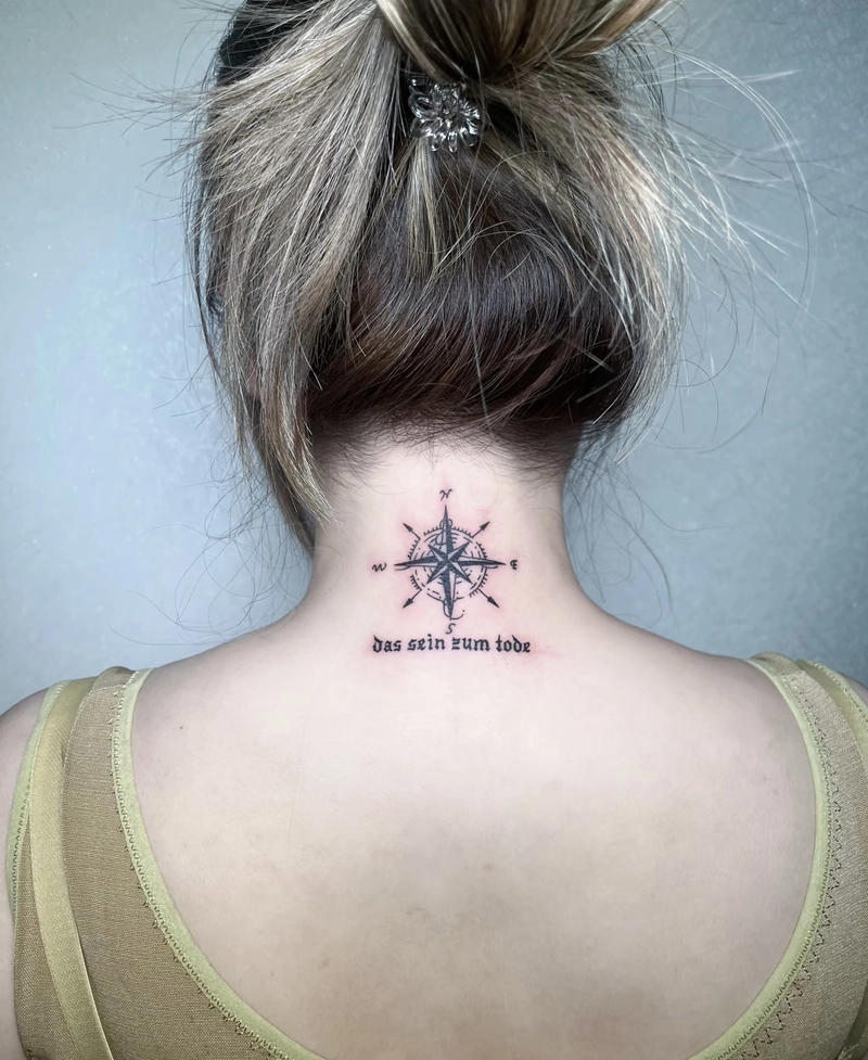 Hình xăm sau gáy nữ đẹp
