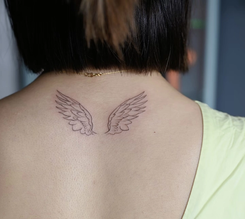 Hình xăm sau gáy nữ độc lạ