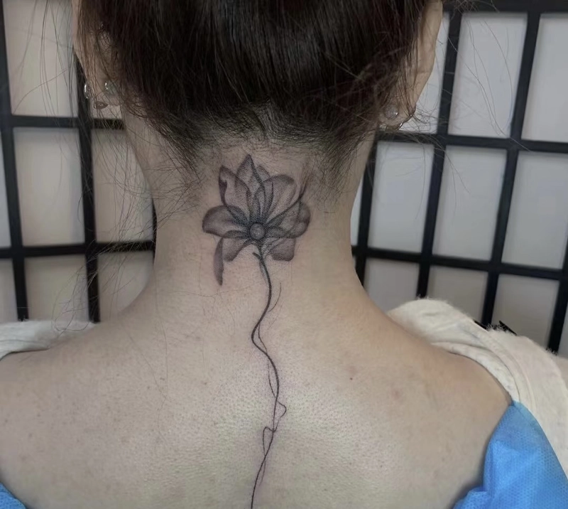 Hình xăm sau gáy nữ phong cách Nhật Bản