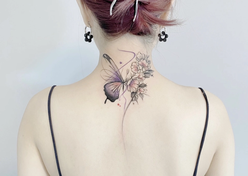 Hình xăm sau gáy nữ quyến rũ