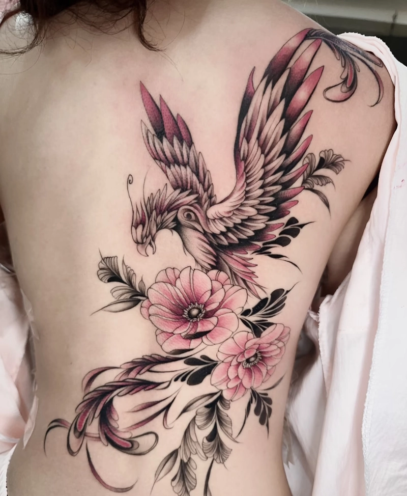 Hình xăm sau lưng nữ hình chim én