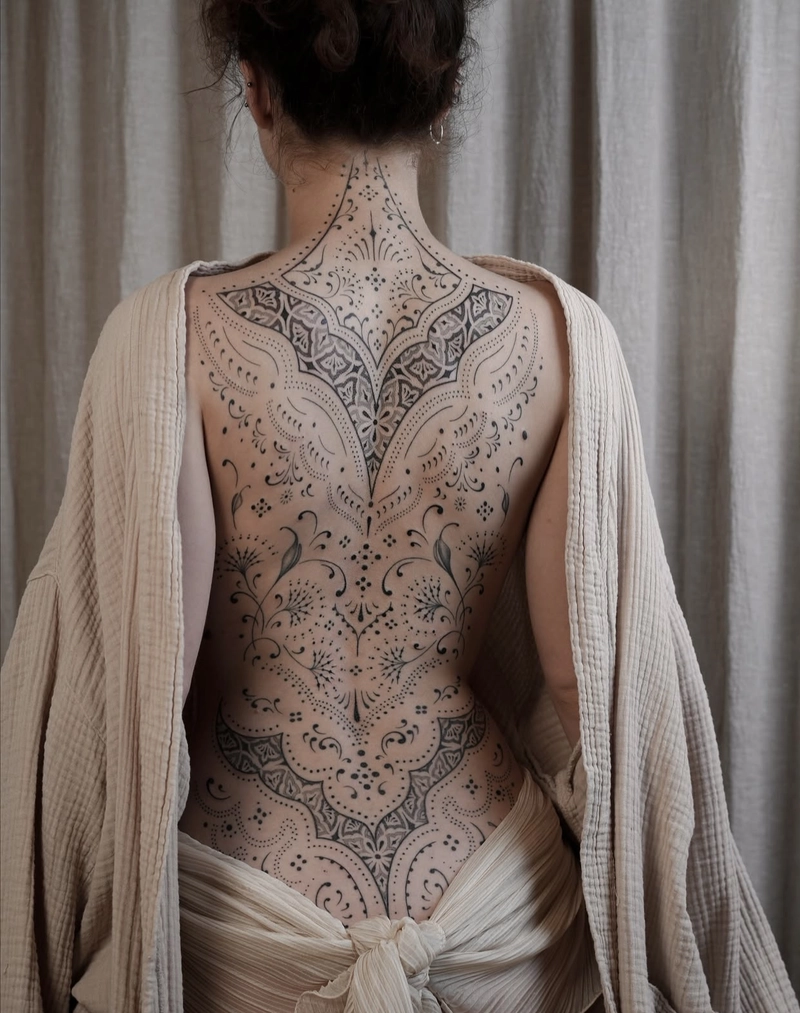 Hình xăm sau lưng nữ hình thiên thần