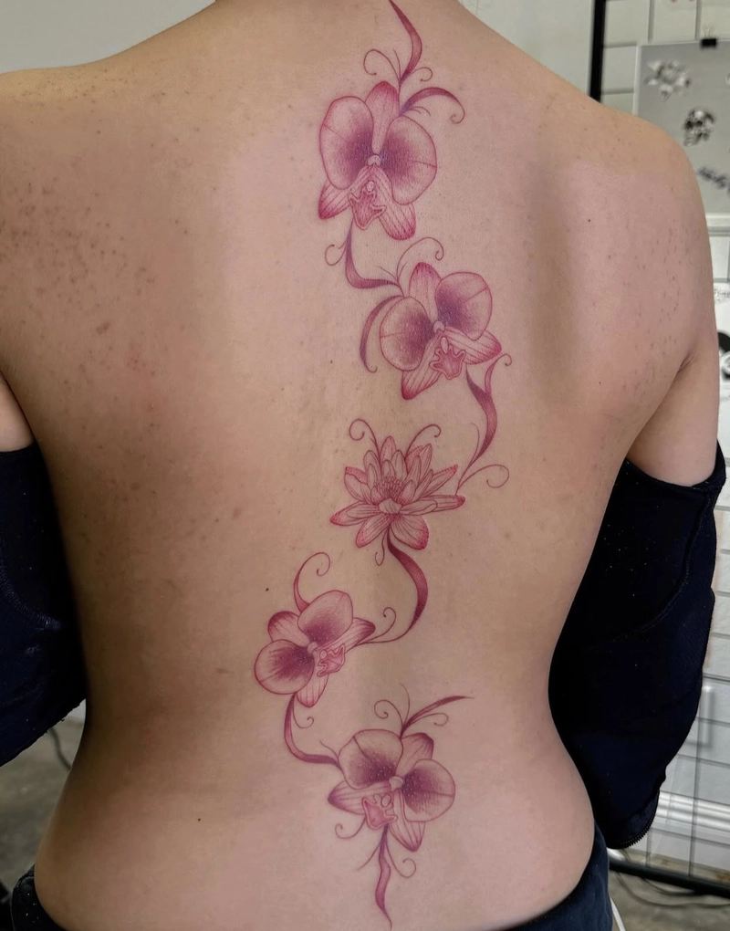 Hình xăm sau lưng nữ nghệ thuật 3D