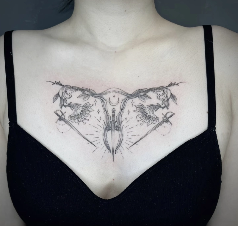 Hình xăm sexy ở ngực nữ