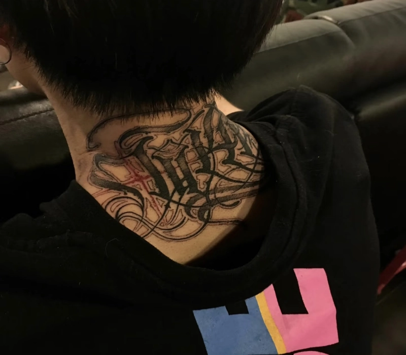 Hình xăm thiên thần ở cổ cho nam Hình xăm thiên thần ở cổ cho nam