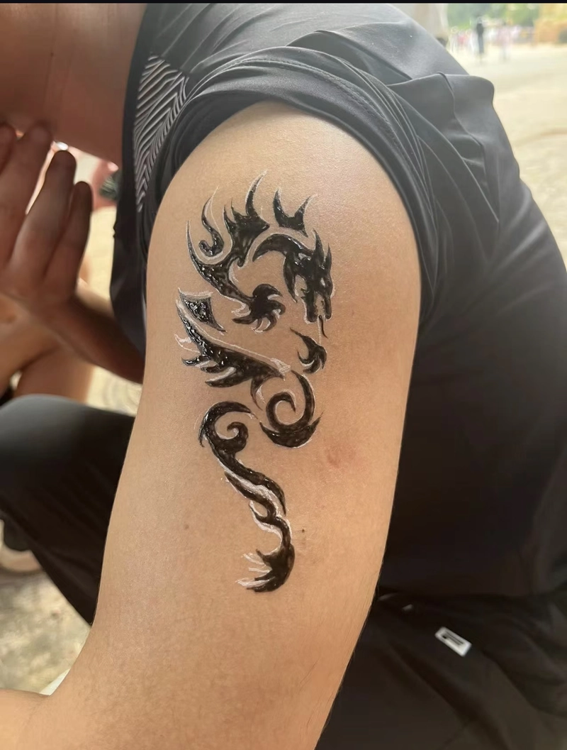 Hình xăm tối giản ở vai cho nam