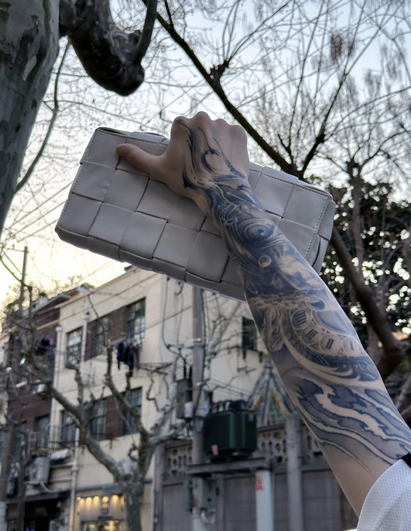 Hình xăm tôn giáo trên tay cho nam