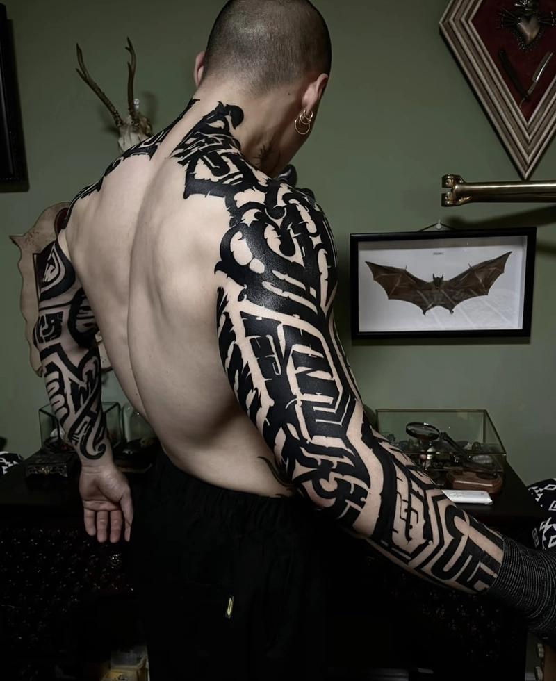 Hình xăm tribal full body nam