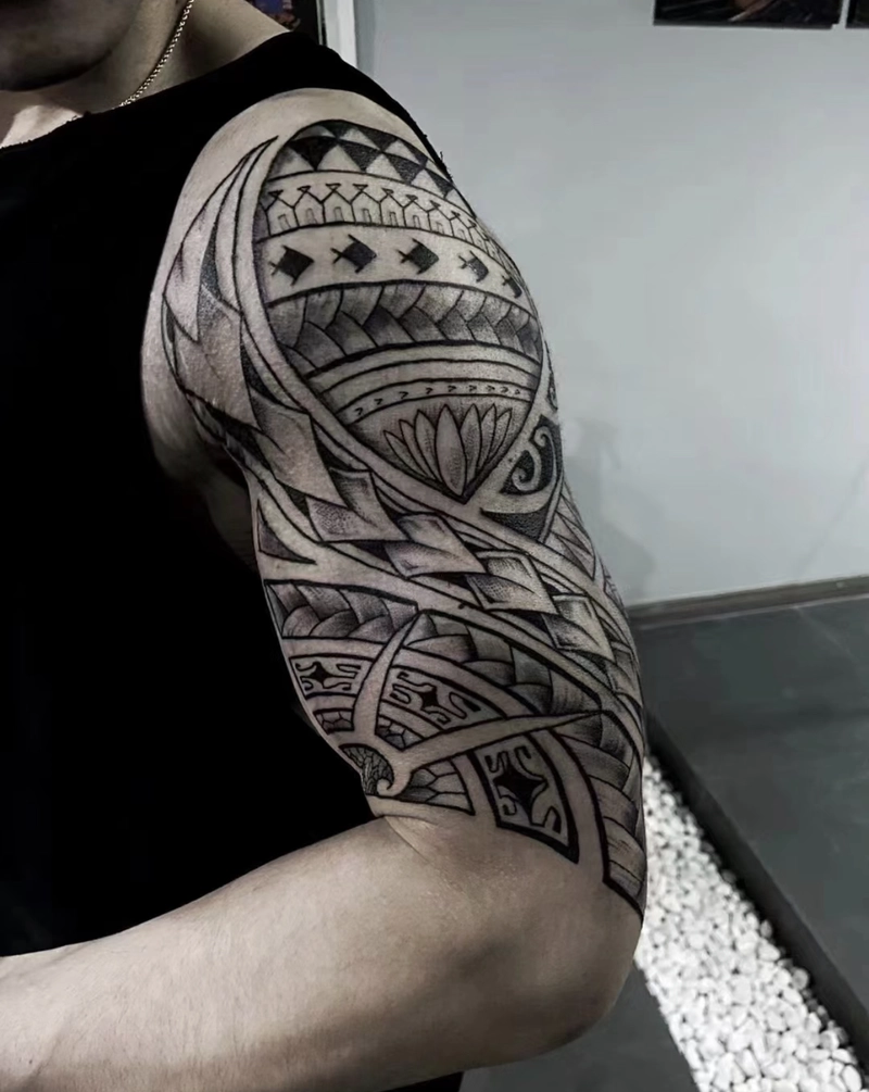 Hình xăm tribal vòng tay nam