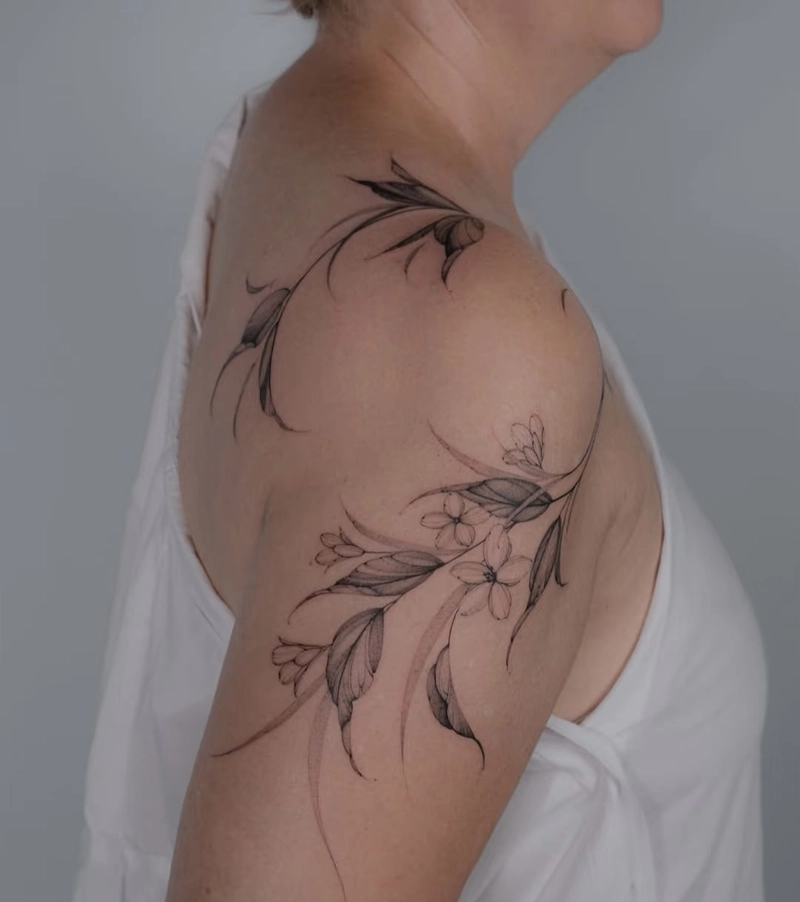 Hình xăm vai nữ độc lạ