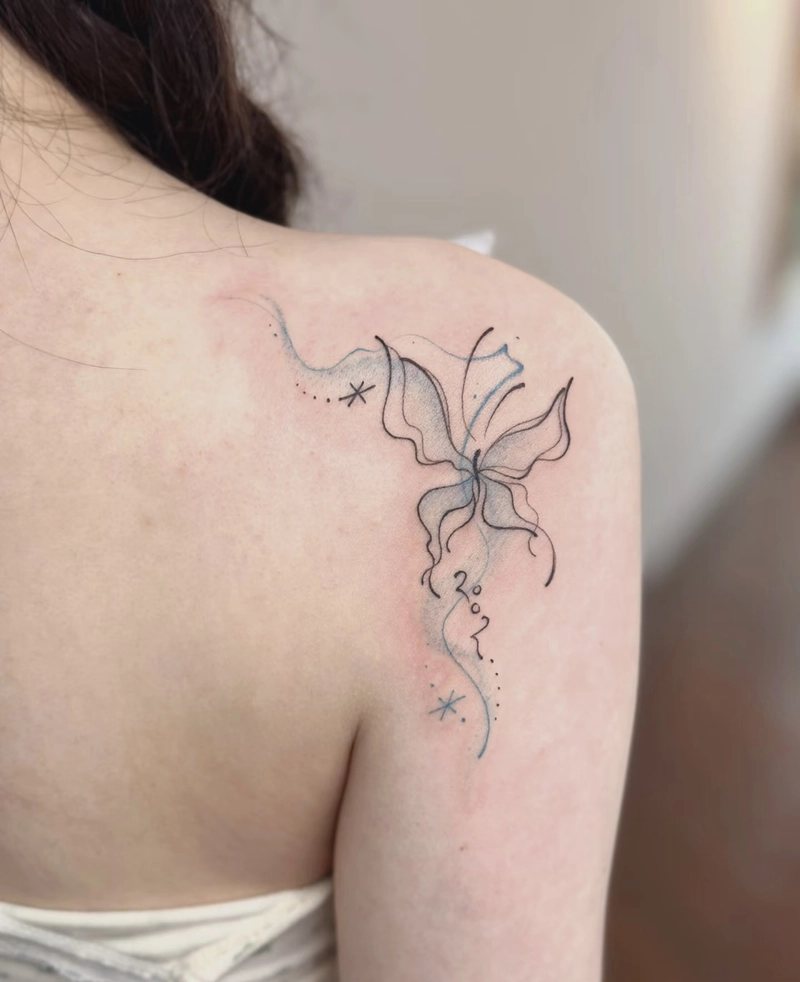 Hình xăm vai nữ hình bướm