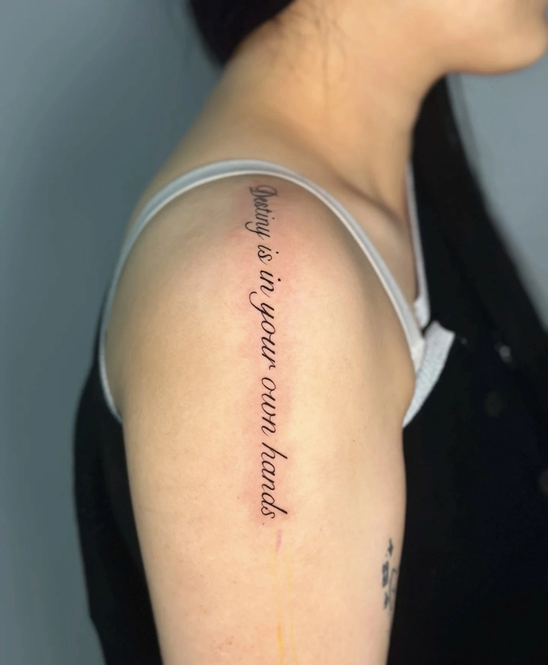 Hình xăm vai nữ nhẹ nhàng