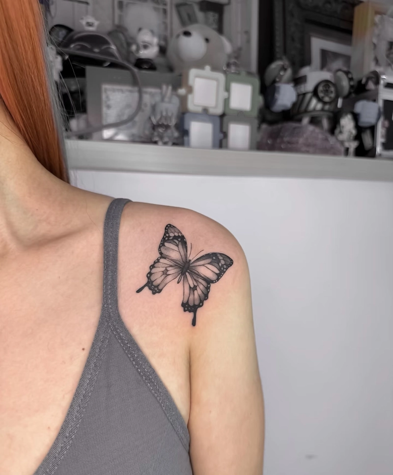 Hình xăm vai nữ quyến rũ