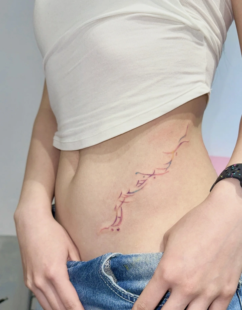 Hình xăm ý nghĩa ở eo nữ