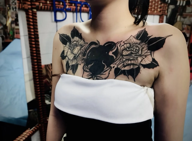 Hình xăm ý nghĩa ở ngực nữ