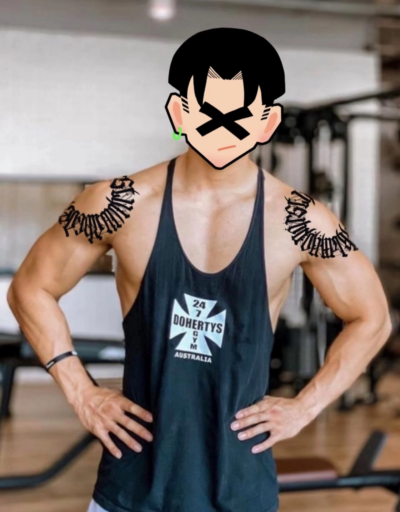 hai hình xăm ở vai